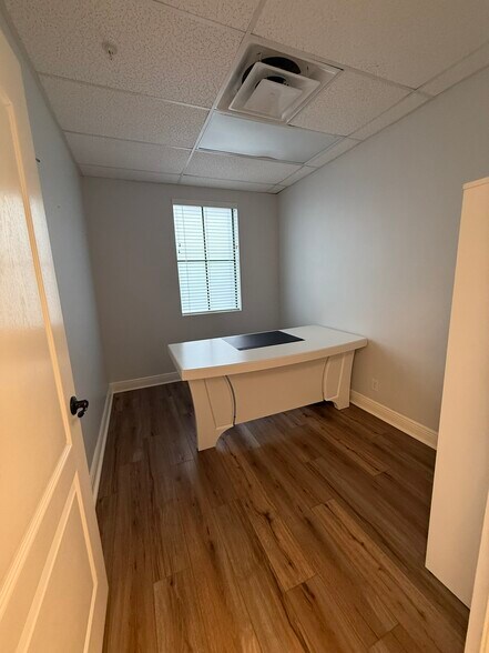 More Photos Of 28089 Vanderbilt Dr, Bonita Springs Office For Sale