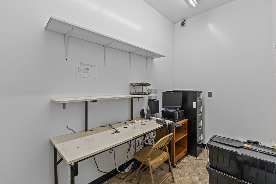 More Photos Of 1945 Kings Rd, Jacksonville Freestanding For Lease