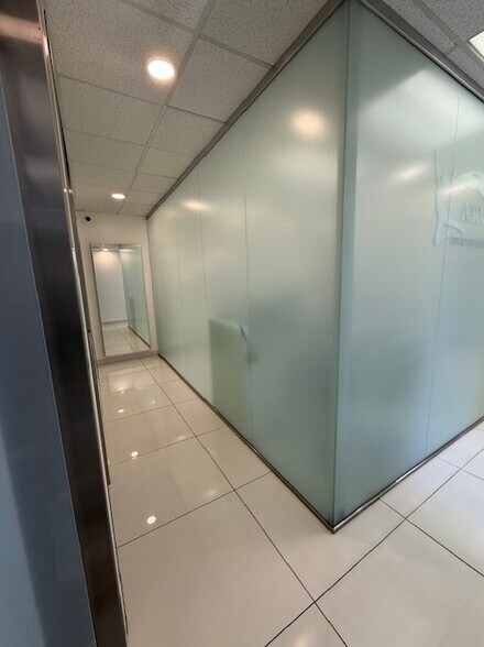 More Photos Of 881 Dover Dr, Newport Beach Medical For Lease