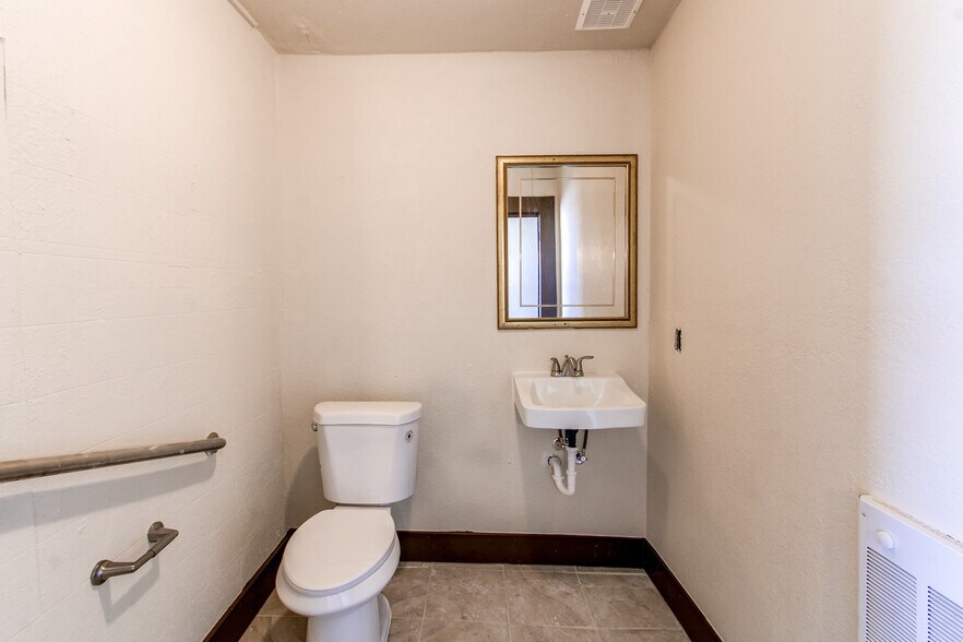 More Photos Of 618 1st Ave, Deer Trail Restaurant For Sale