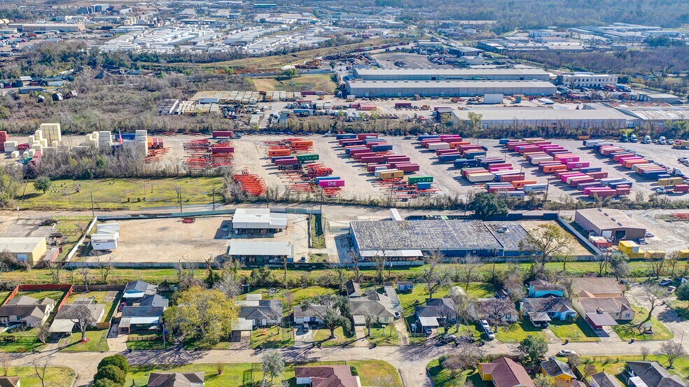 More Photos Of 3635 Trailmobile Dr, Houston Warehouse For Sale