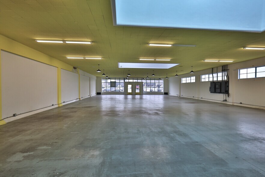 More Photos Of 253-255 S Laurel St, Ventura Warehouse For Lease