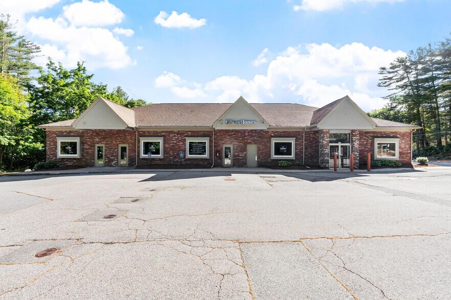More Photos Of 225 Groton Rd, Westford Storefront Retail Office For Lease
