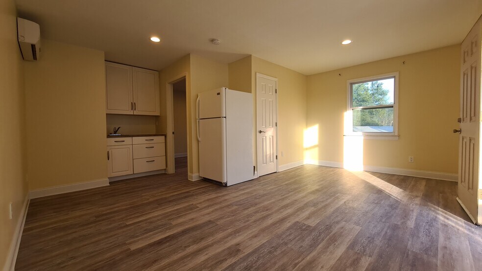 More Photos Of 228 N 2nd St, Fernandina Beach Warehouse For Lease