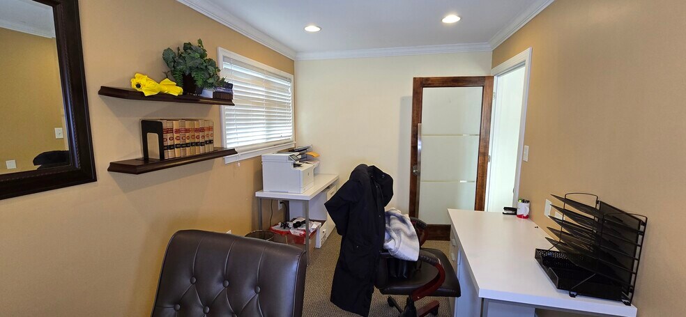 More Photos Of 7201-7211 Hanover Pky, Greenbelt Office Residential For Lease