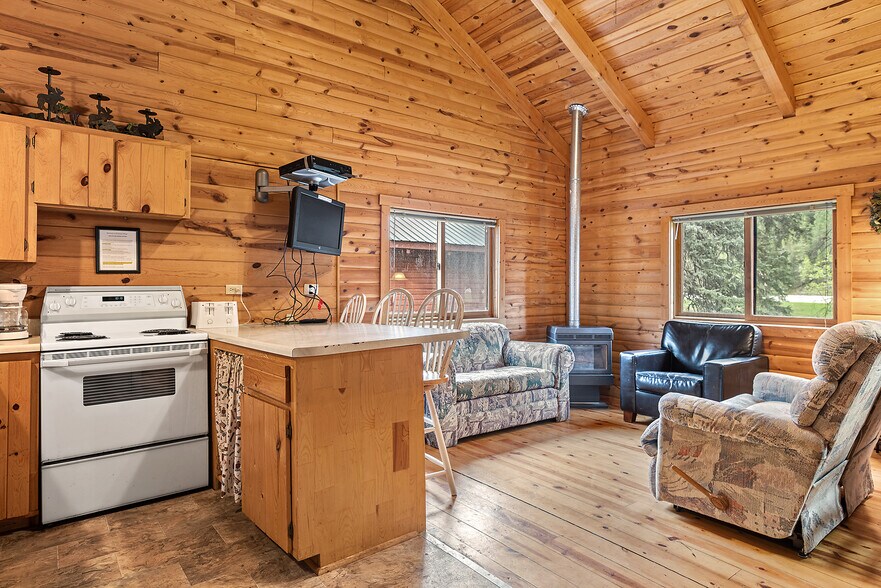 More Photos Of 21381 US Highway 85, Lead Hotel For Sale