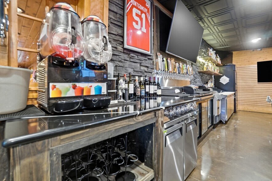 More Photos Of 2330 Bright Rd, Findlay Sports And Entertainment For Sale