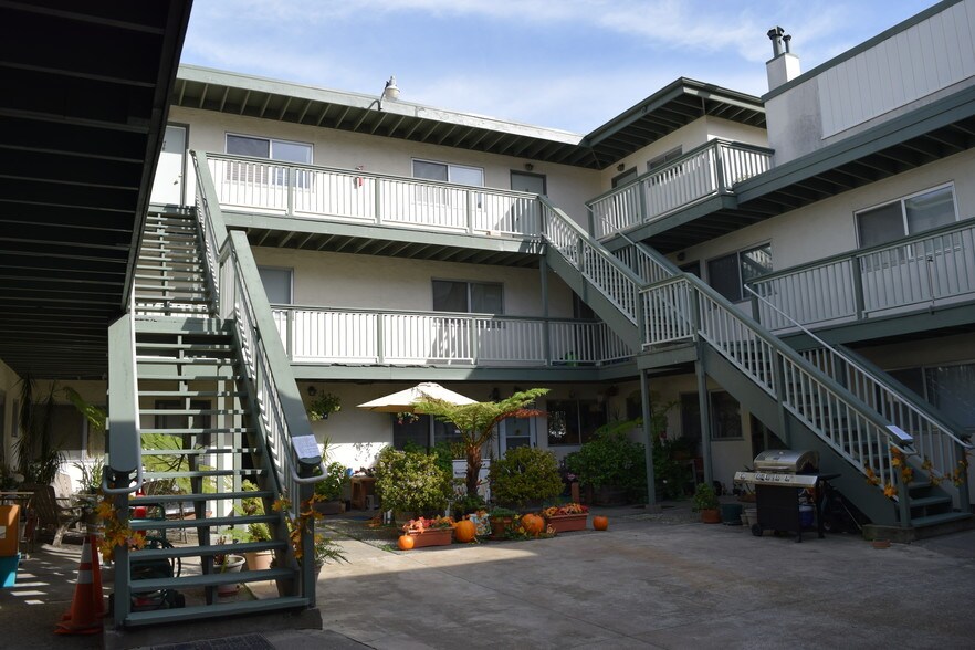 More Photos Of 206 Caledonia St, Sausalito Apartments For Sale