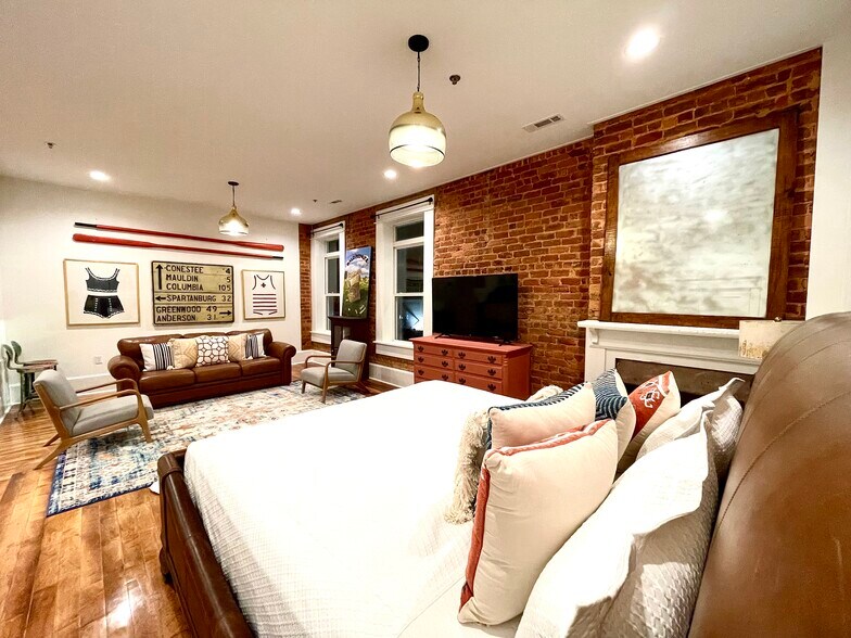 More Photos Of 114 N Walnut St, Seneca Storefront Retail Residential For Sale