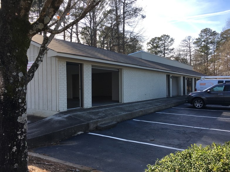 More Photos Of 1175 Mount Bethel Dr, Marietta Light Distribution For Lease