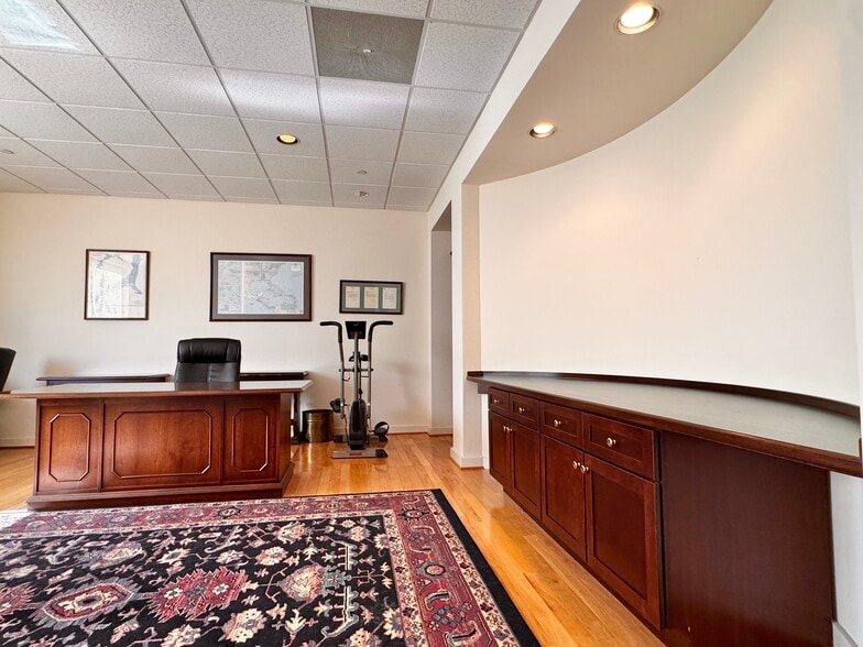 More Photos Of 684 Berkmar Cir, Charlottesville Office For Lease