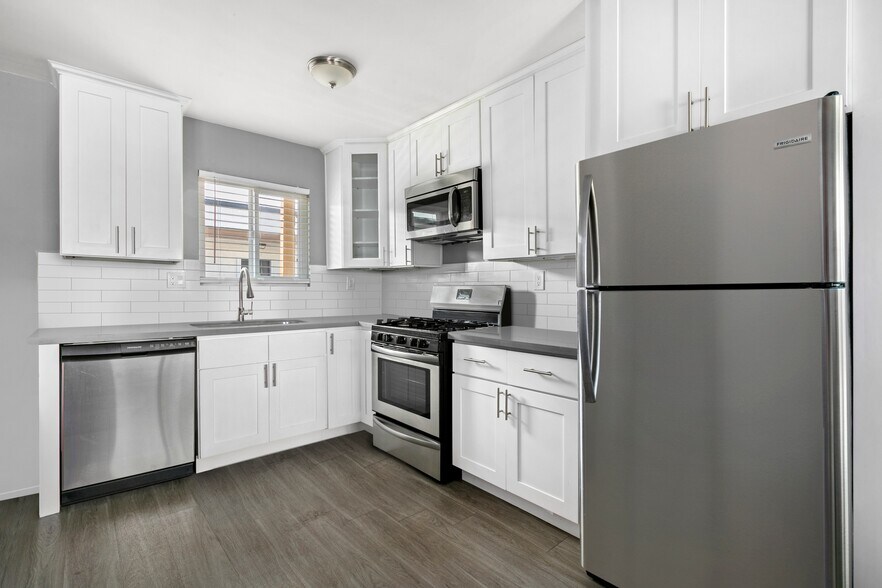 More Photos Of 629-631 E Elk Ave, Glendale Apartments For Sale