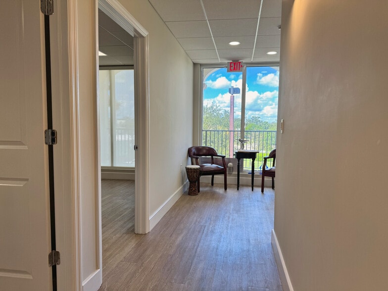 More Photos Of 3976 Destination Dr, Osprey Storefront For Sale