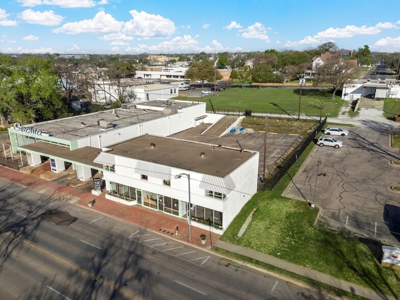 More Photos Of 1501-1509 Austin Ave, Waco General Retail For Lease