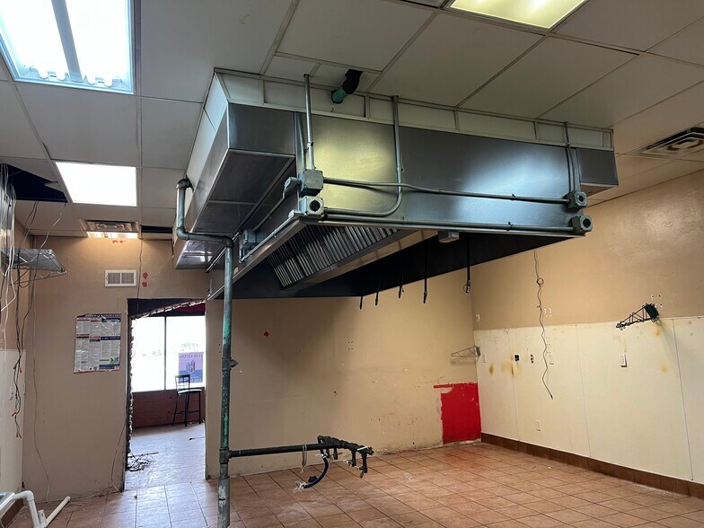 More Photos Of 5650 S 12th Ave, Tucson Unknown For Lease