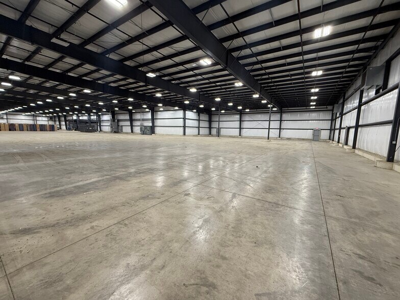 More Photos Of 1000 N Morton St, Portland Distribution For Sale