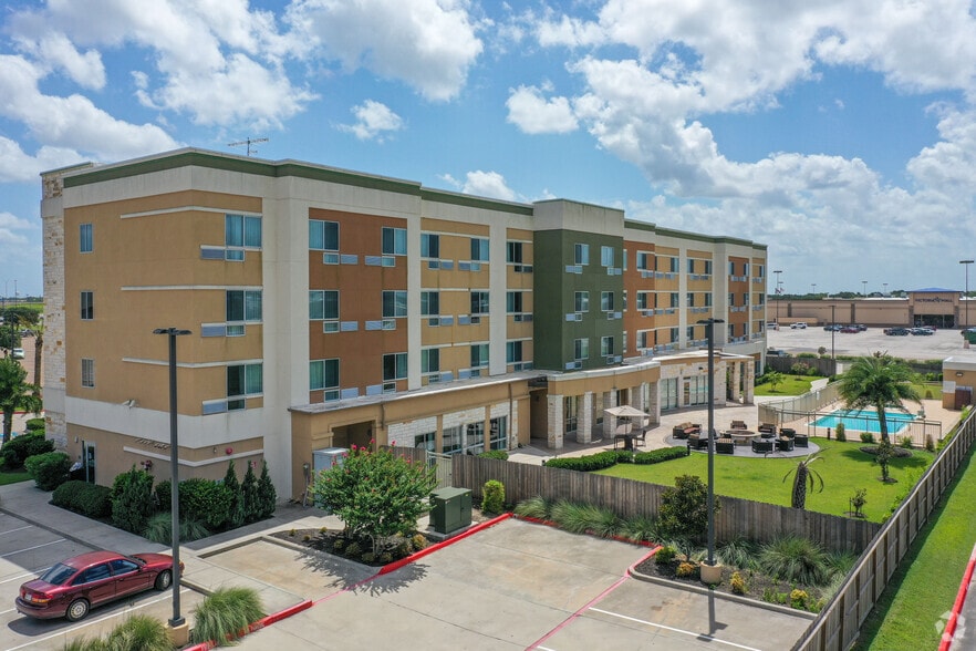 More Photos Of 8002 N Navarro St, Victoria Hotel For Sale