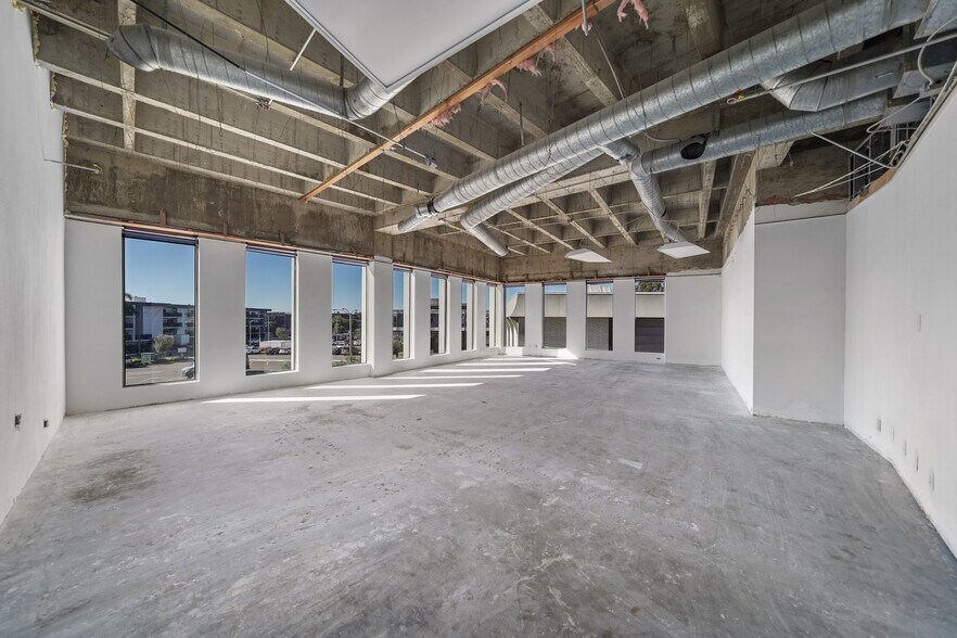 More Photos Of 1501 Westcliff Dr, Newport Beach Medical For Lease