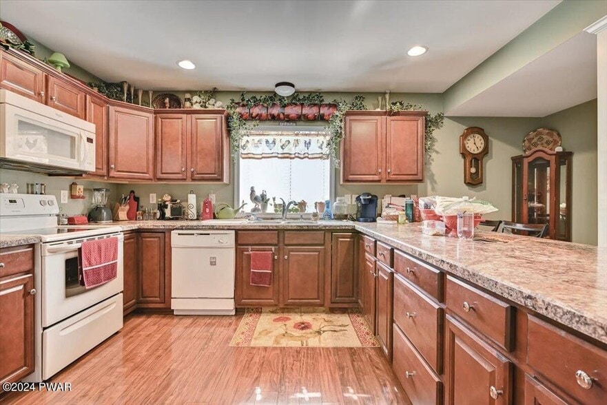 More Photos Of 186 Ledgedale Rd, Lake Ariel Apartments For Sale