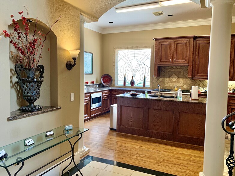 More Photos Of 112 E 4th St, Houston Coworking Space