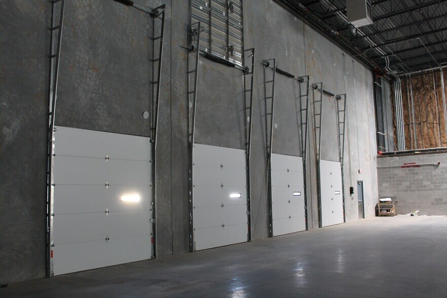 More Photos Of 6358 Research Park Blvd NW, Huntsville Distribution For Lease