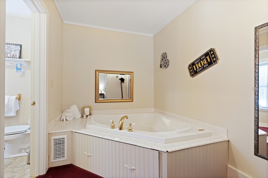 More Photos Of 67 Pleasant View Rd, Bradford Hotel For Sale