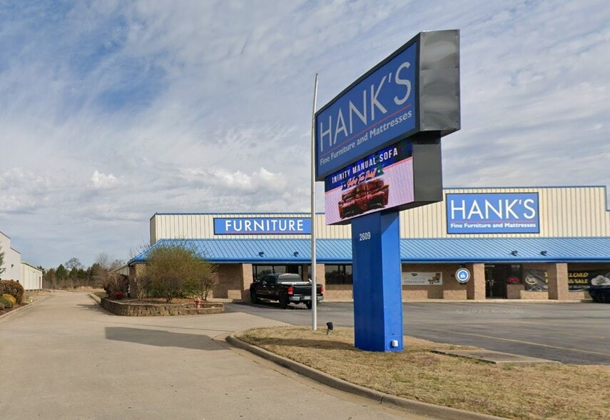Primary Photo Of 2609 E Parkway Dr, Russellville Freestanding For Lease