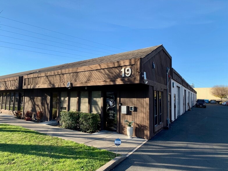 More Photos Of 19 Digital Dr, Novato Warehouse For Lease