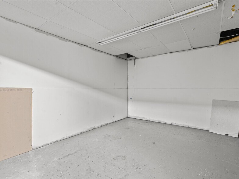 More Photos Of 61 W Central Ave, Lake Wales Flex For Sale