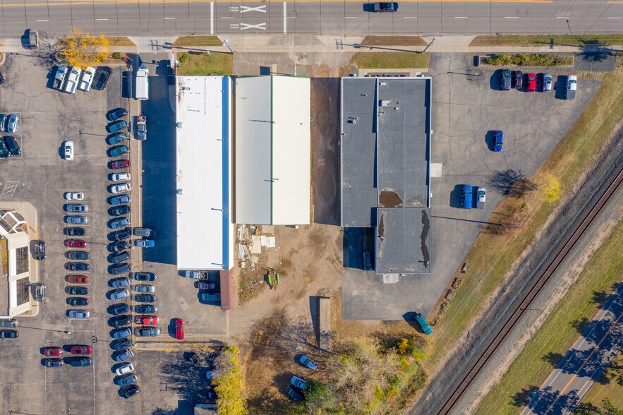 More Photos Of 5213 W Broadway Ave, Minneapolis Auto Dealership For Lease