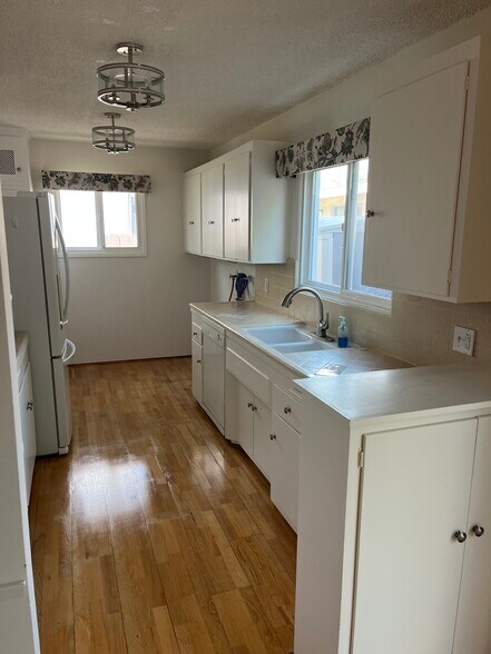 More Photos Of 523 Avenue G, Redondo Beach Apartments For Sale
