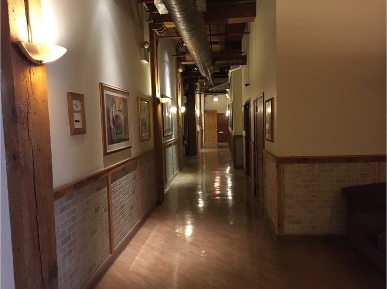 More Photos Of 401 W Ontario St, Chicago Loft Creative Space For Sale