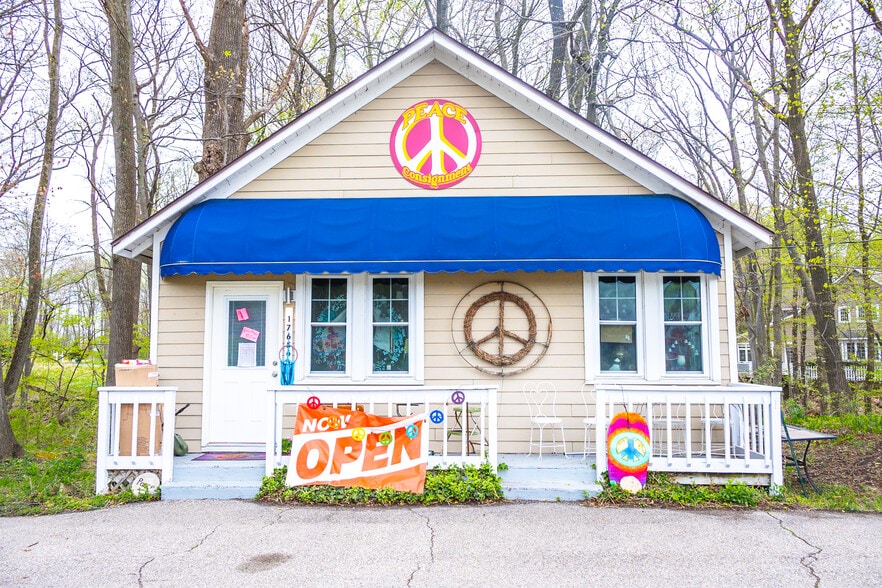 More Photos Of 17656 US Highway 12, New Buffalo Office For Sale