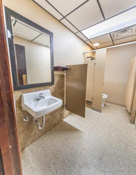 More Photos Of 23 Briercroft Office Park, Lubbock Office For Lease