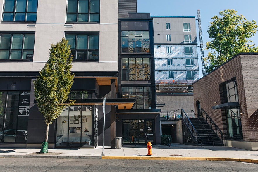 More Photos Of 975 SE 11th Ave, Portland Apartments For Lease