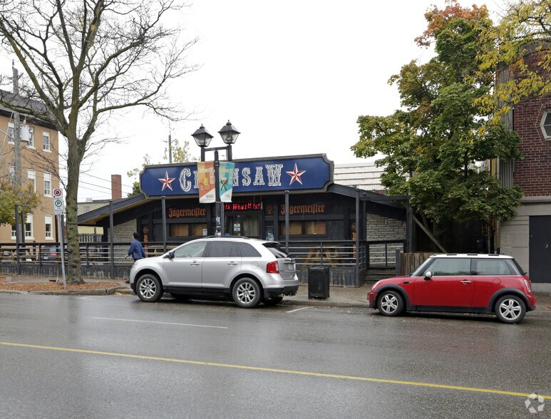 More Photos Of 28 King St N, Waterloo Restaurant For Lease