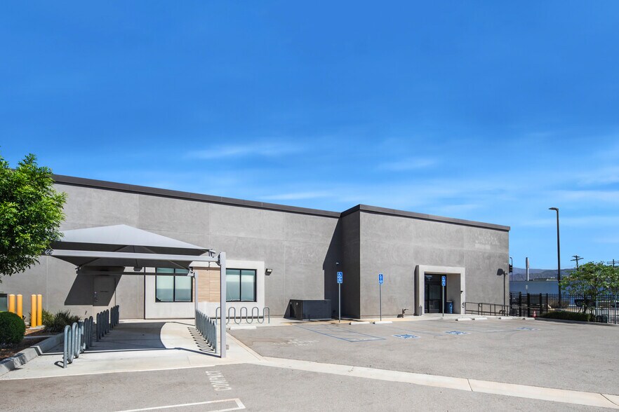 More Photos Of 11702 Victory Blvd, North Hollywood Medical For Sale