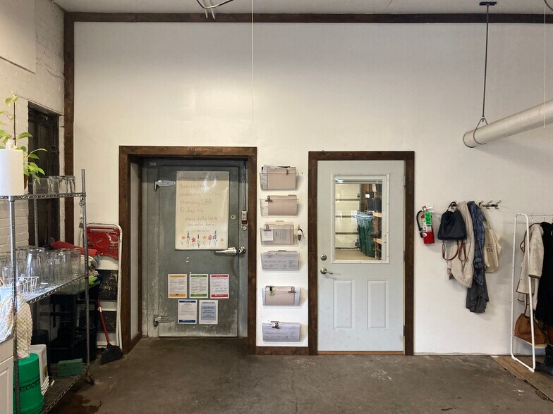 More Photos Of 1925 W Superior St, Duluth Storefront For Sale