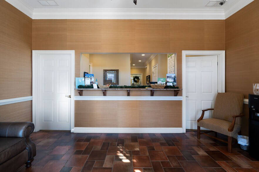 More Photos Of 1300 E Main St, Cartersville Medical For Sale