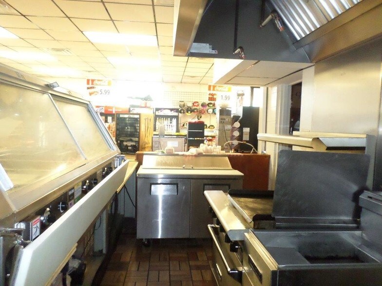 More Photos Of 1419 The Blvd, Rayne Service Station For Lease