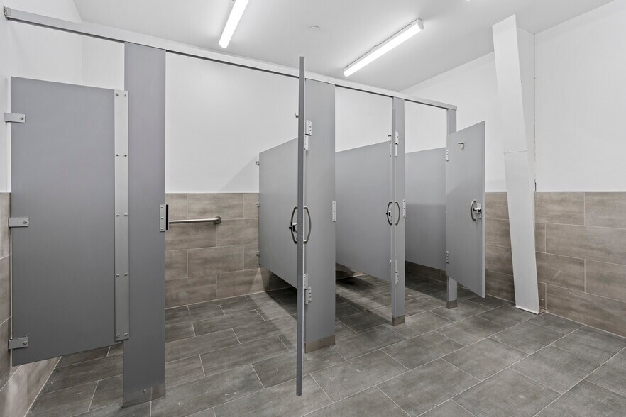 More Photos Of 4865 Arthur Kill Rd, Staten Island Warehouse For Sale