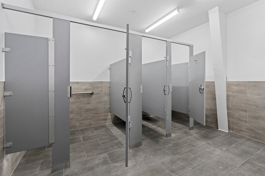 More Photos Of 4865 Arthur Kill Rd, Staten Island Warehouse For Sale