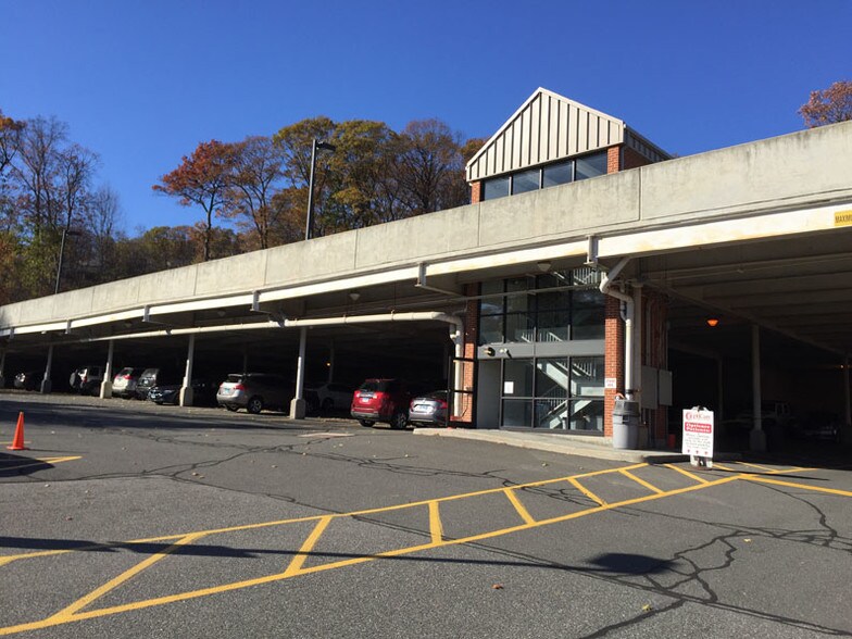More Photos Of 160 Robbins St, Waterbury Medical For Lease