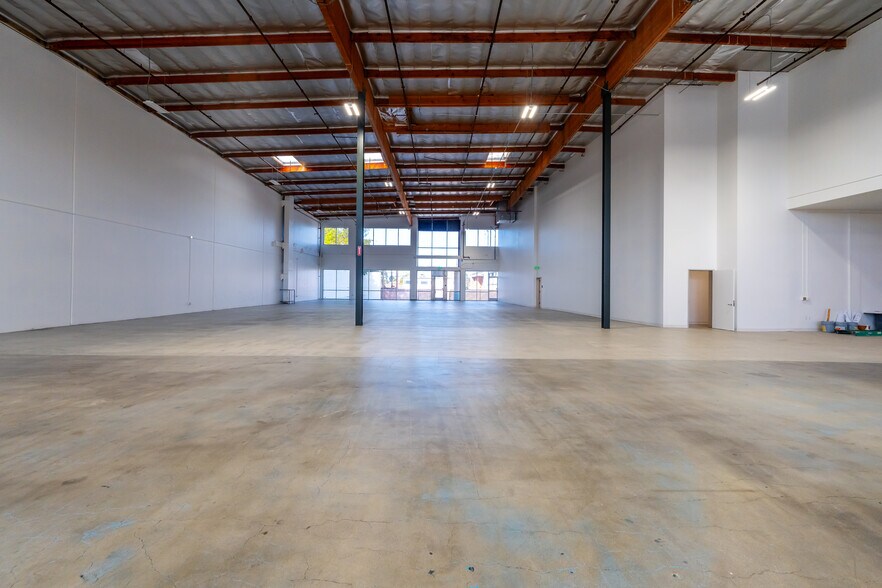 More Photos Of 8701 Bellanca Ave, Los Angeles Unknown For Lease