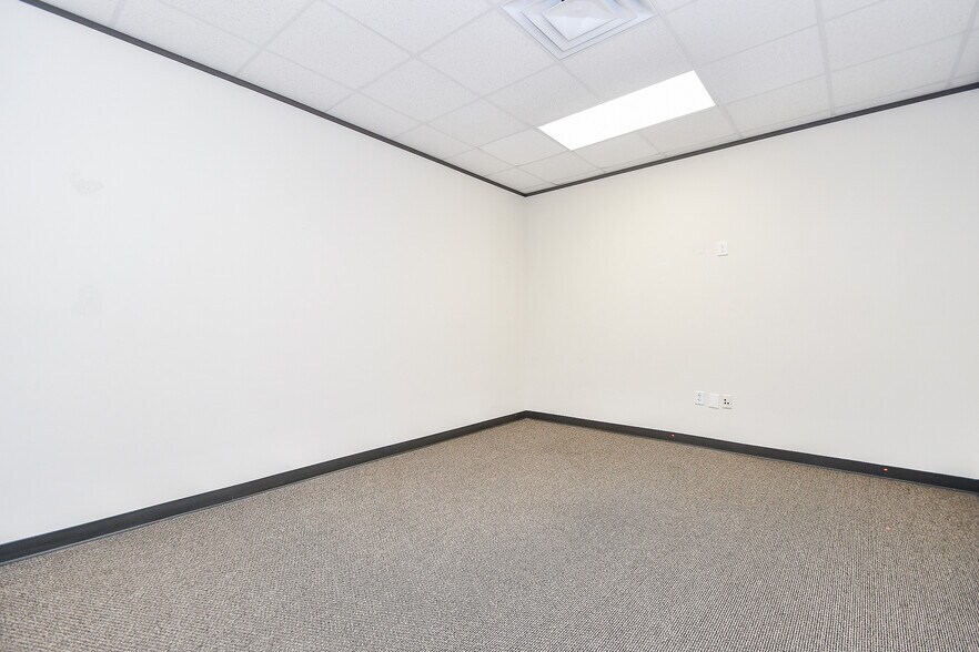 More Photos Of 15366 Park Row, Houston Office For Sale