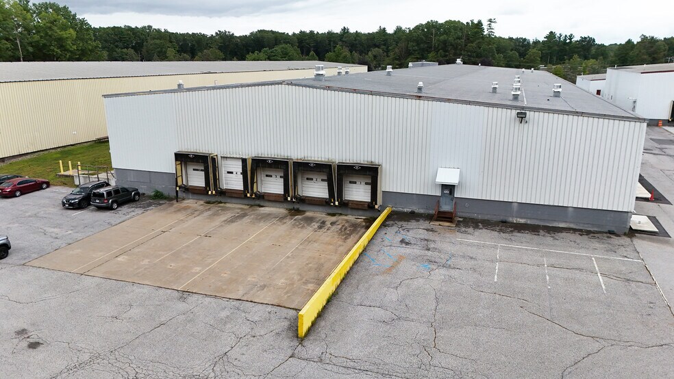 More Photos Of 3 Grande Blvd, Saratoga Springs Warehouse For Lease