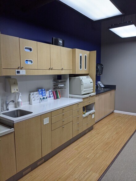 More Photos Of 800 Ayrault Rd, Fairport Medical For Lease