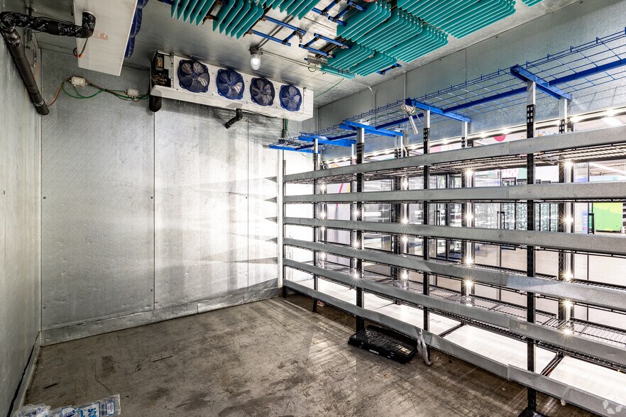 More Photos Of 11040 W Pico Blvd, Los Angeles Freestanding For Lease