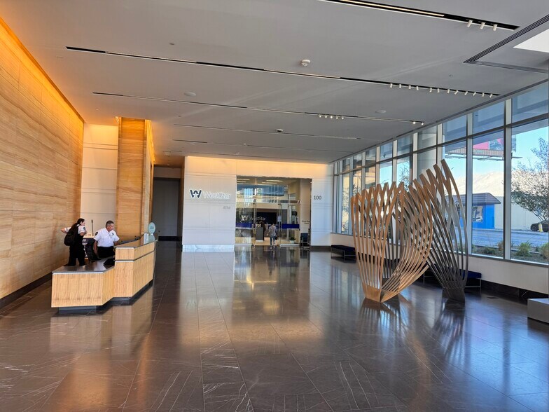 More Photos Of 601 N Mesa St, El Paso Office For Lease