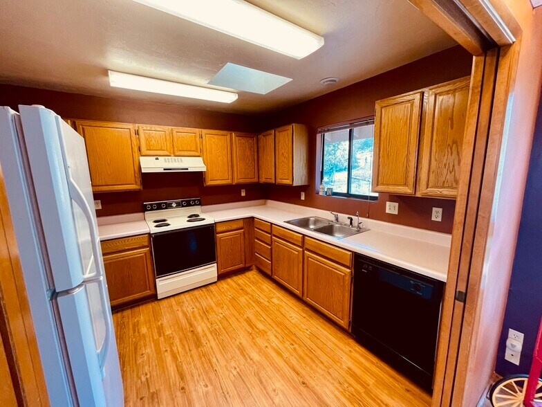 More Photos Of 28555 N Feather Mountain Rd, Paulden Lodge Meeting Hall For Sale